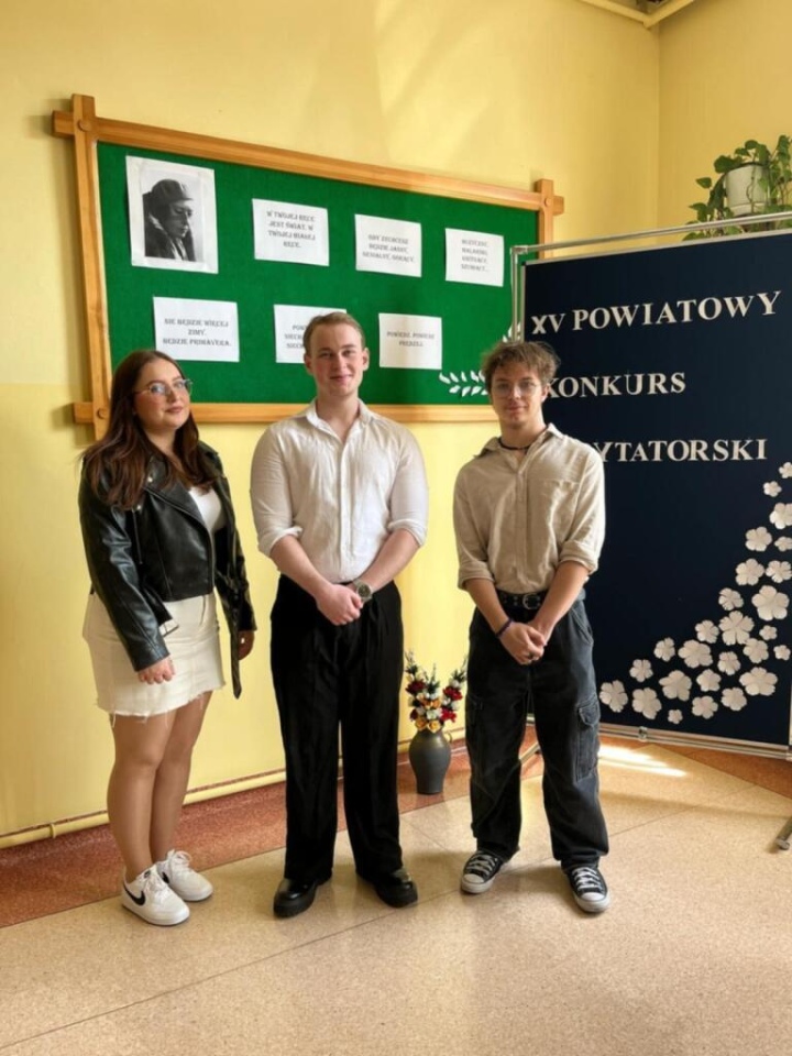 XV Powiatowy Konkurs Recytatorski w Łysych: hołd dla twórczości Marii Pawlikowskiej-Jasnorzewskiej [22.04.2025] - zdjęcie #5 - eOstroleka.pl
