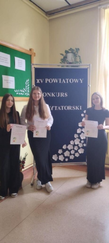 XV Powiatowy Konkurs Recytatorski w Łysych: hołd dla twórczości Marii Pawlikowskiej-Jasnorzewskiej [22.04.2025] - zdjęcie #2 - eOstroleka.pl