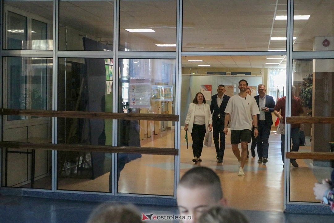 Grzegorz Łomacz w SP 5 w Ostrołęce [23.04.2025] - zdjęcie #111 - eOstroleka.pl