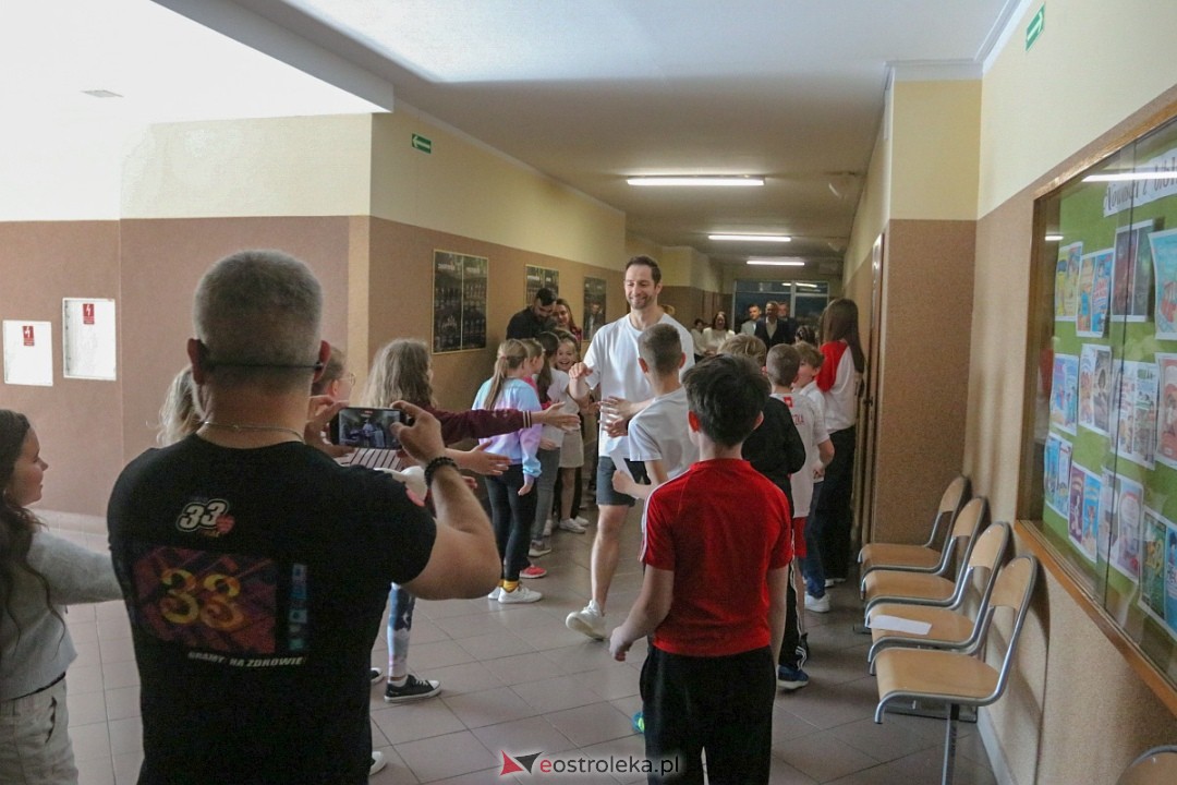 Grzegorz Łomacz w SP 5 w Ostrołęce [23.04.2025] - zdjęcie #108 - eOstroleka.pl