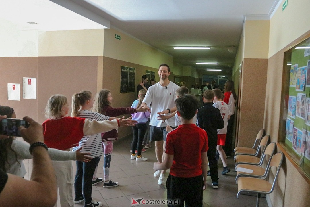 Grzegorz Łomacz w SP 5 w Ostrołęce [23.04.2025] - zdjęcie #107 - eOstroleka.pl