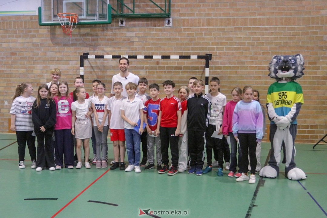 Grzegorz Łomacz w SP 5 w Ostrołęce [23.04.2025] - zdjęcie #31 - eOstroleka.pl