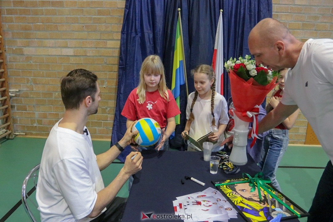 Grzegorz Łomacz w SP 5 w Ostrołęce [23.04.2025] - zdjęcie #22 - eOstroleka.pl