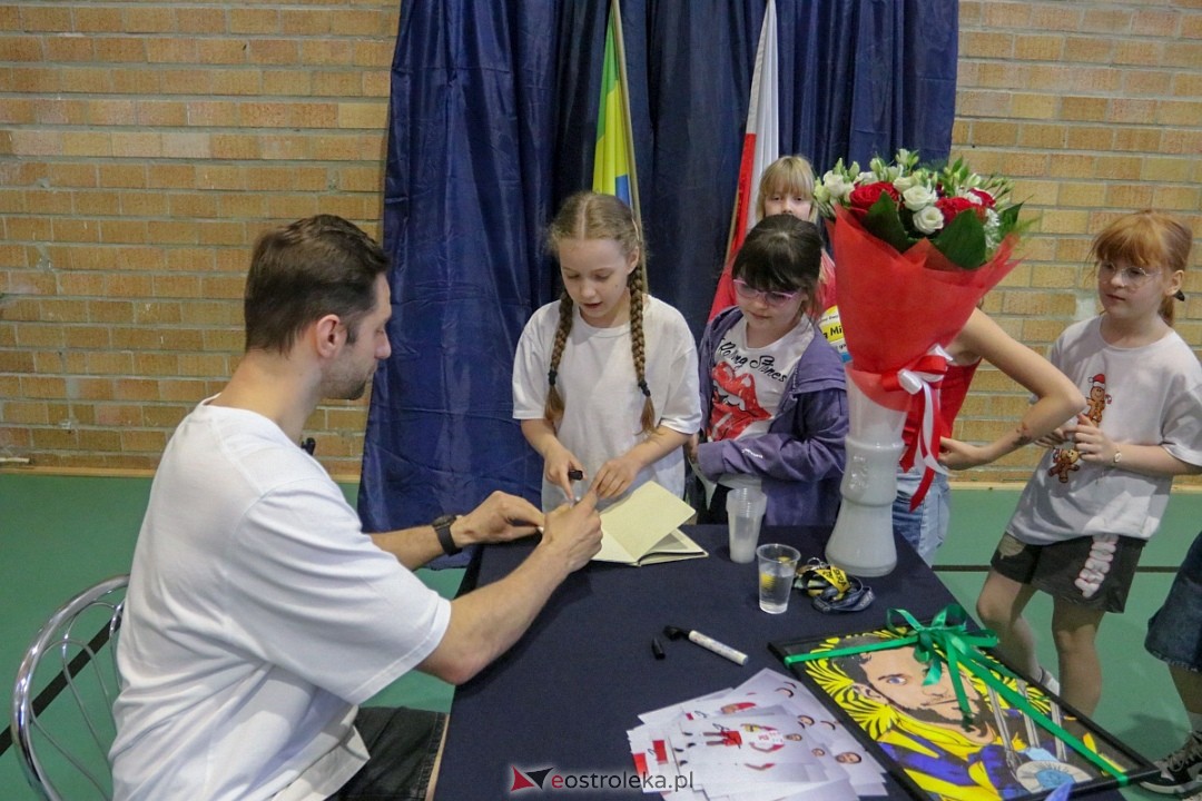 Grzegorz Łomacz w SP 5 w Ostrołęce [23.04.2025] - zdjęcie #20 - eOstroleka.pl