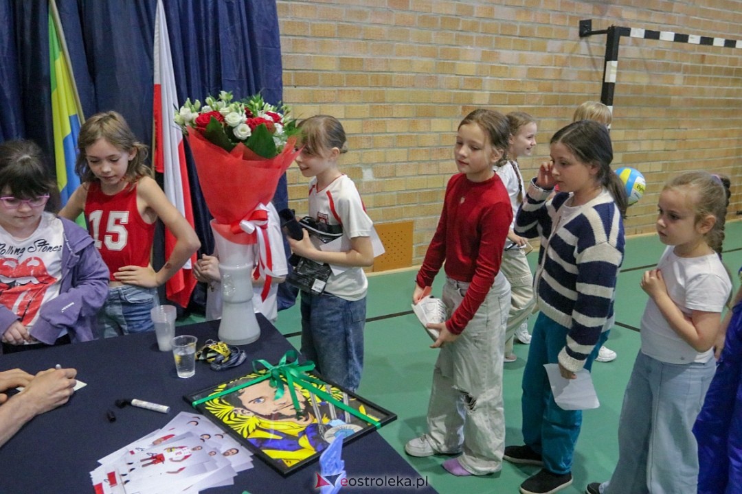 Grzegorz Łomacz w SP 5 w Ostrołęce [23.04.2025] - zdjęcie #18 - eOstroleka.pl