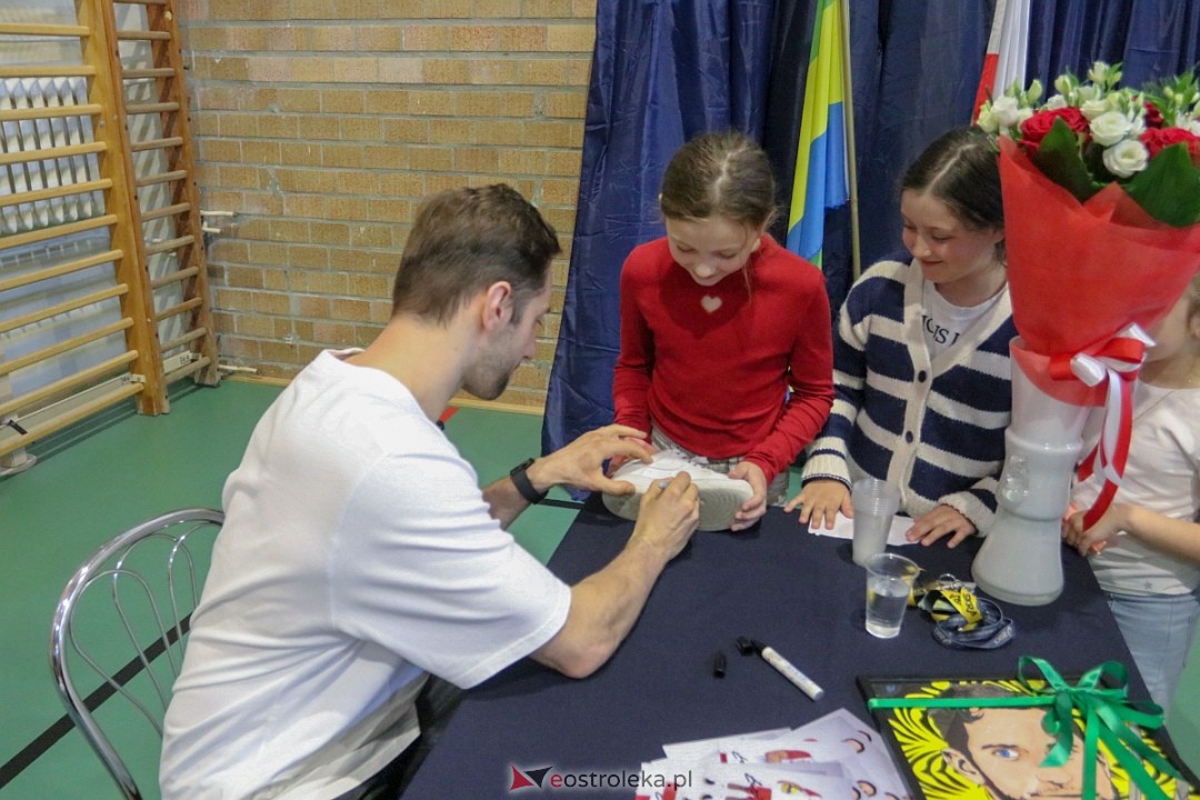 Grzegorz Łomacz w SP 5 w Ostrołęce [23.04.2025] - zdjęcie #16 - eOstroleka.pl