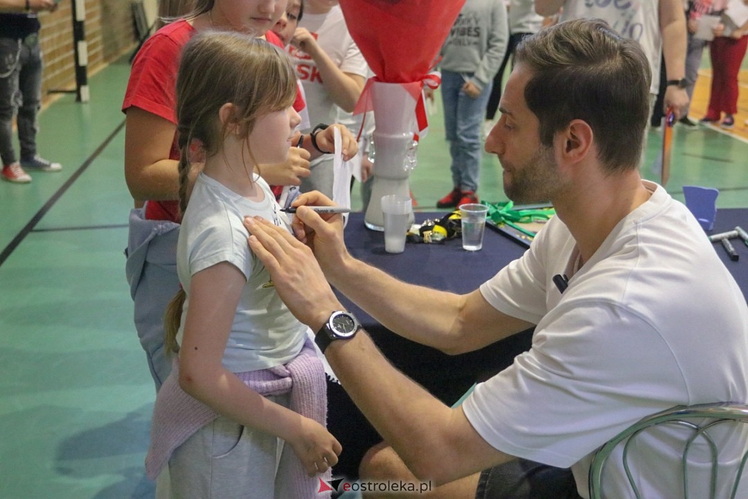 Grzegorz Łomacz w SP 5 w Ostrołęce [23.04.2025] - zdjęcie #8 - eOstroleka.pl