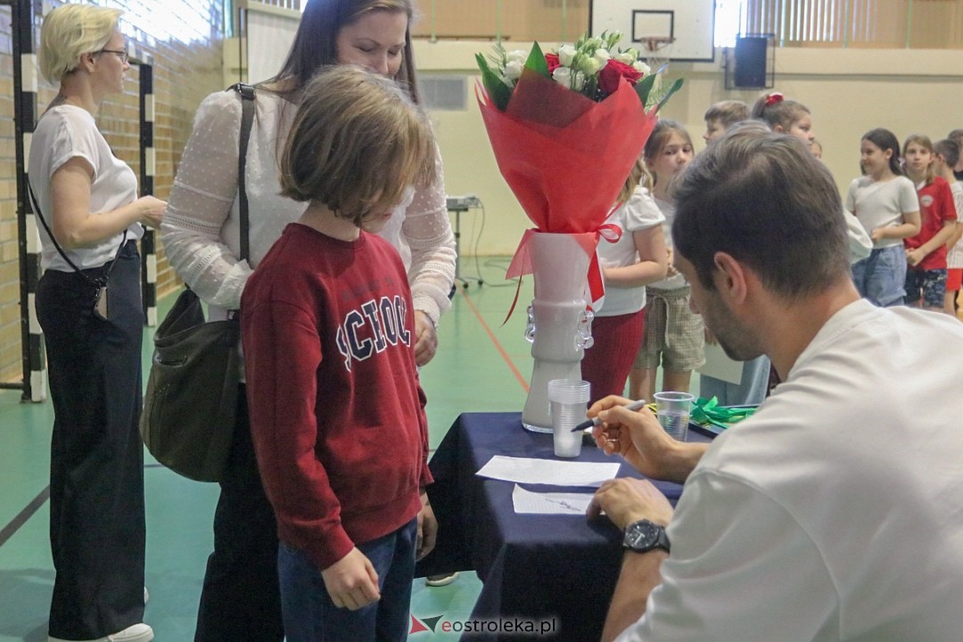 Grzegorz Łomacz w SP 5 w Ostrołęce [23.04.2025] - zdjęcie #4 - eOstroleka.pl