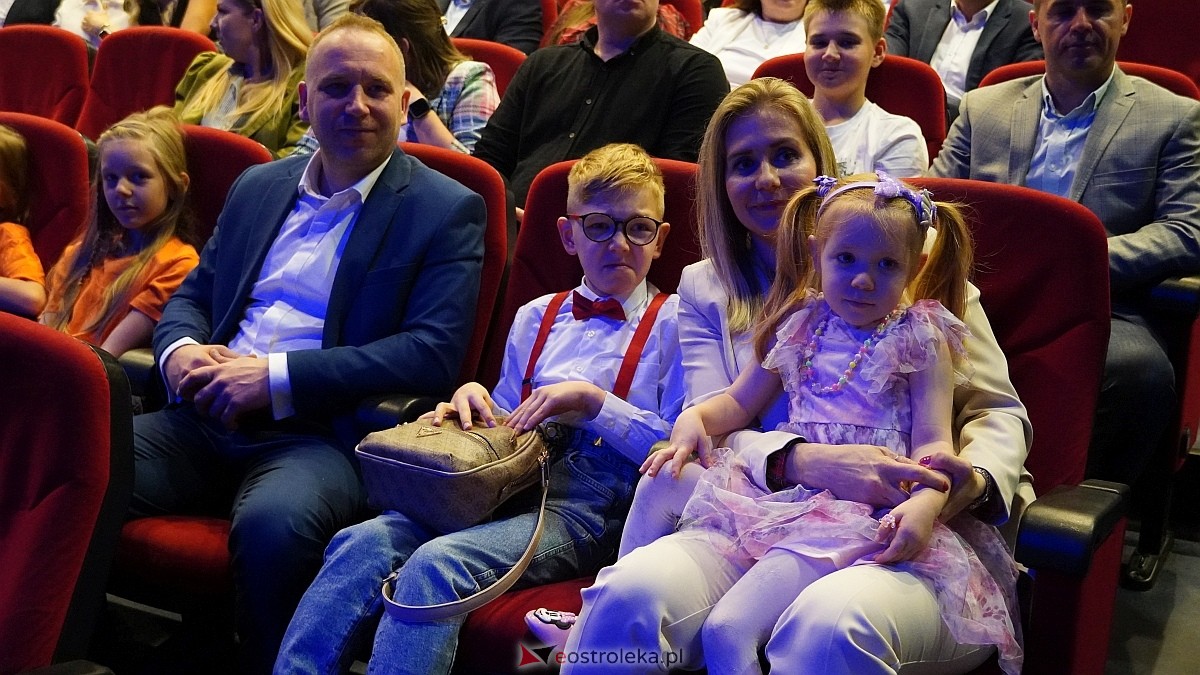 Koncert charytatywny dla Marcela - Antek Smykiewicz, Julia Kołodziejak, Amelia Modrzewska, Metro [23.04.2025] - zdjęcie #102 - eOstroleka.pl