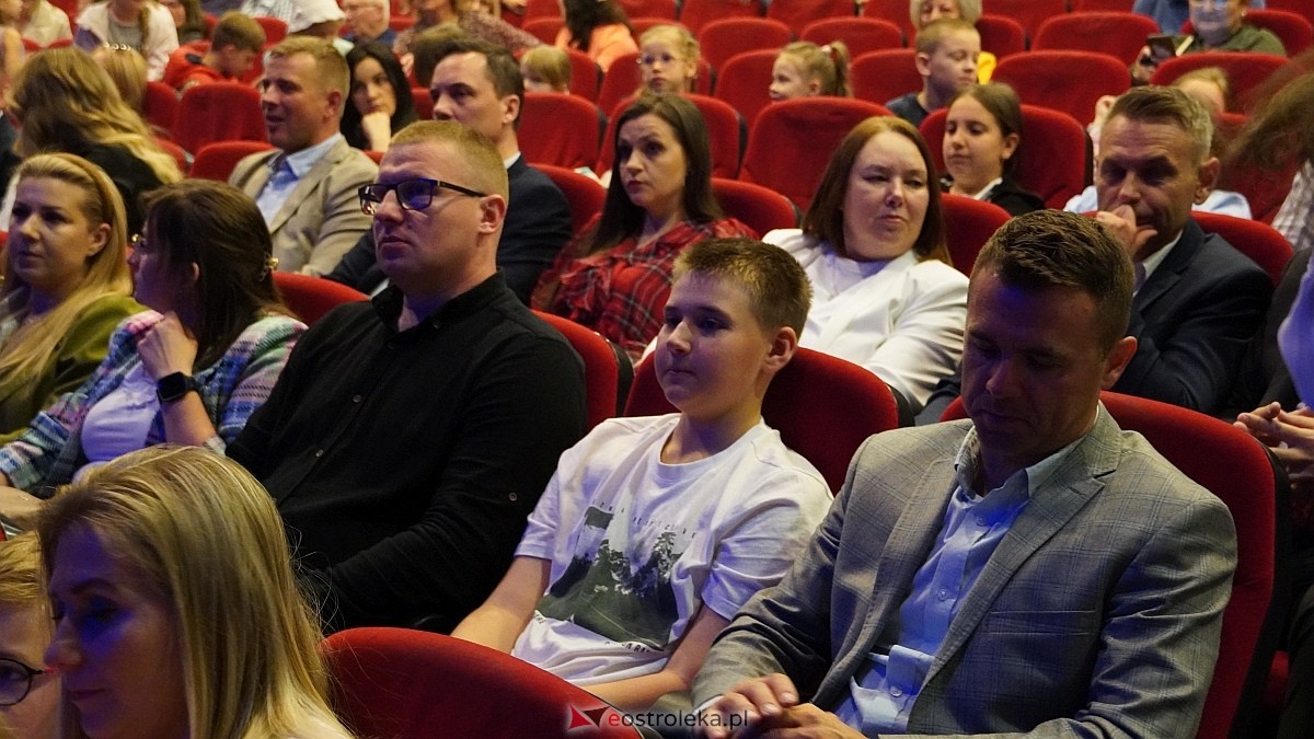 Koncert charytatywny dla Marcela - Antek Smykiewicz, Julia Kołodziejak, Amelia Modrzewska, Metro [23.04.2025] - zdjęcie #101 - eOstroleka.pl