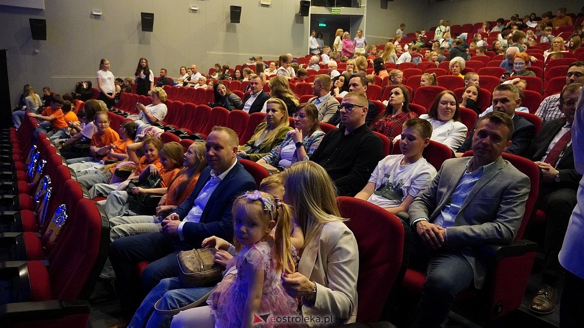 Koncert charytatywny dla Marcela - Antek Smykiewicz, Julia Kołodziejak, Amelia Modrzewska, Metro [23.04.2025] - zdjęcie #100 - eOstroleka.pl