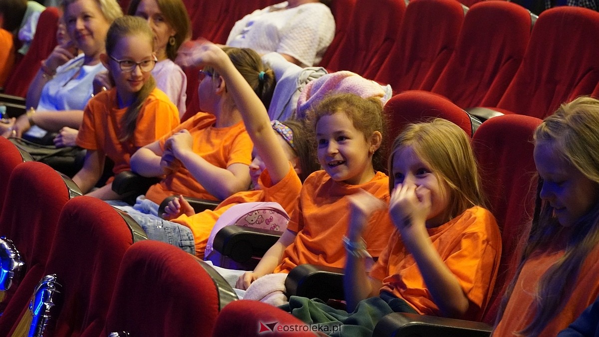 Koncert charytatywny dla Marcela - Antek Smykiewicz, Julia Kołodziejak, Amelia Modrzewska, Metro [23.04.2025] - zdjęcie #98 - eOstroleka.pl