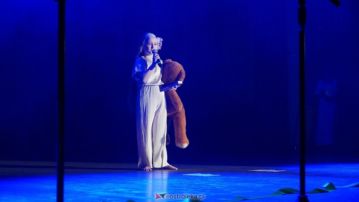 Koncert charytatywny dla Marcela - Antek Smykiewicz, Julia Kołodziejak, Amelia Modrzewska, Metro [23.04.2025] - zdjęcie #97 - eOstroleka.pl