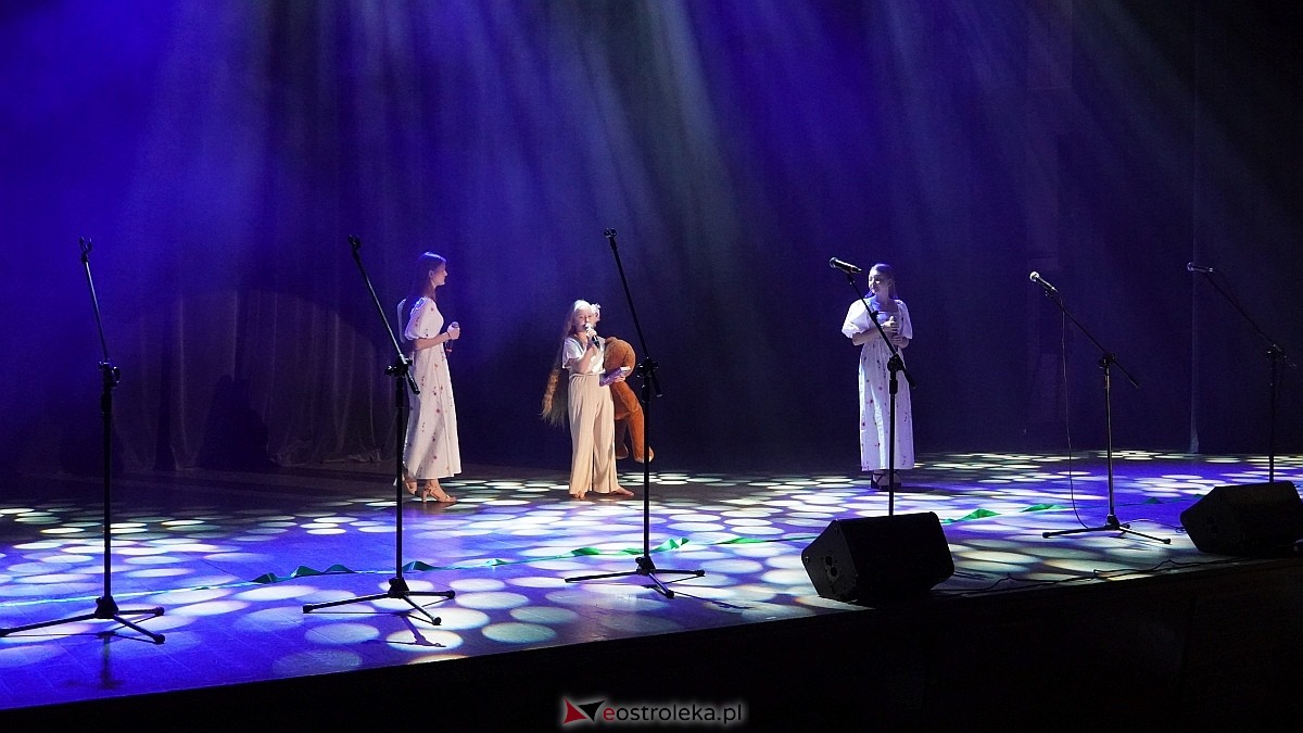 Koncert charytatywny dla Marcela - Antek Smykiewicz, Julia Kołodziejak, Amelia Modrzewska, Metro [23.04.2025] - zdjęcie #95 - eOstroleka.pl