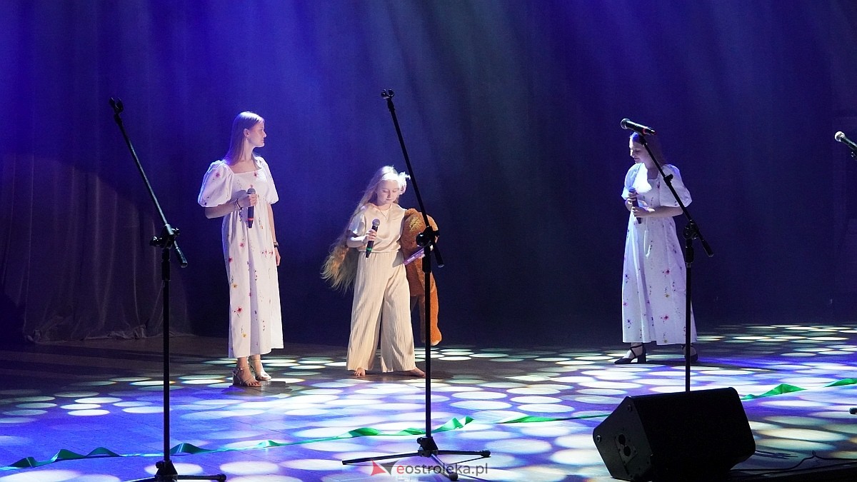 Koncert charytatywny dla Marcela - Antek Smykiewicz, Julia Kołodziejak, Amelia Modrzewska, Metro [23.04.2025] - zdjęcie #94 - eOstroleka.pl