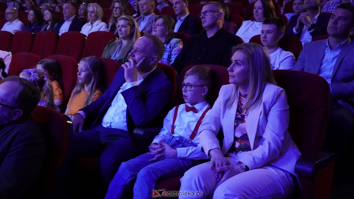 Koncert charytatywny dla Marcela - Antek Smykiewicz, Julia Kołodziejak, Amelia Modrzewska, Metro [23.04.2025] - zdjęcie #88 - eOstroleka.pl