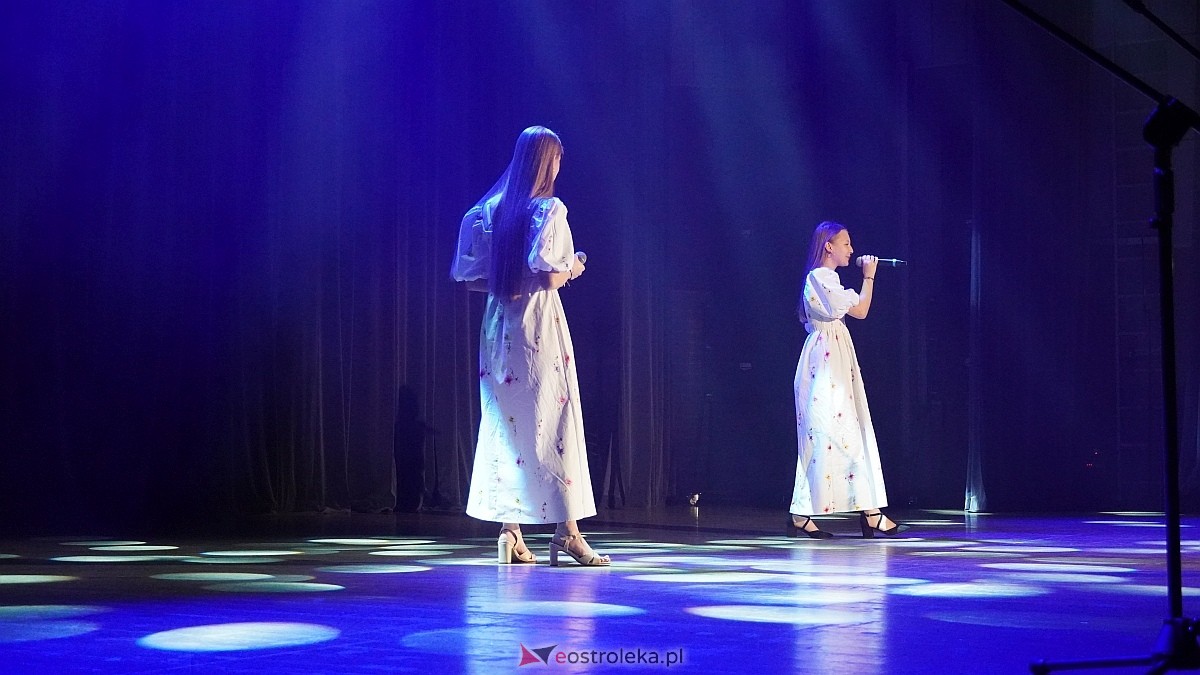 Koncert charytatywny dla Marcela - Antek Smykiewicz, Julia Kołodziejak, Amelia Modrzewska, Metro [23.04.2025] - zdjęcie #70 - eOstroleka.pl