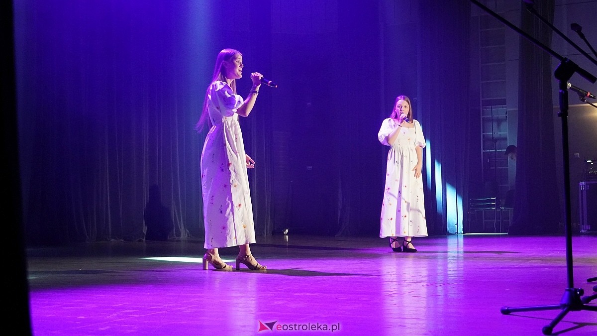 Koncert charytatywny dla Marcela - Antek Smykiewicz, Julia Kołodziejak, Amelia Modrzewska, Metro [23.04.2025] - zdjęcie #67 - eOstroleka.pl