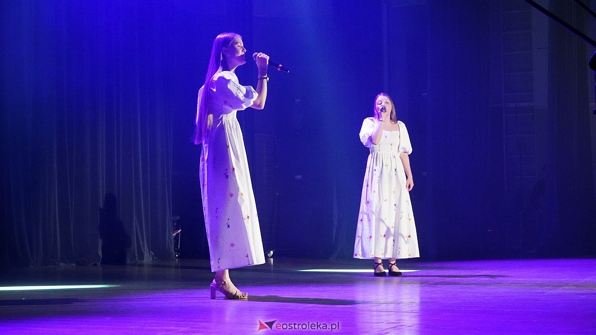 Koncert charytatywny dla Marcela - Antek Smykiewicz, Julia Kołodziejak, Amelia Modrzewska, Metro [23.04.2025] - zdjęcie #65 - eOstroleka.pl