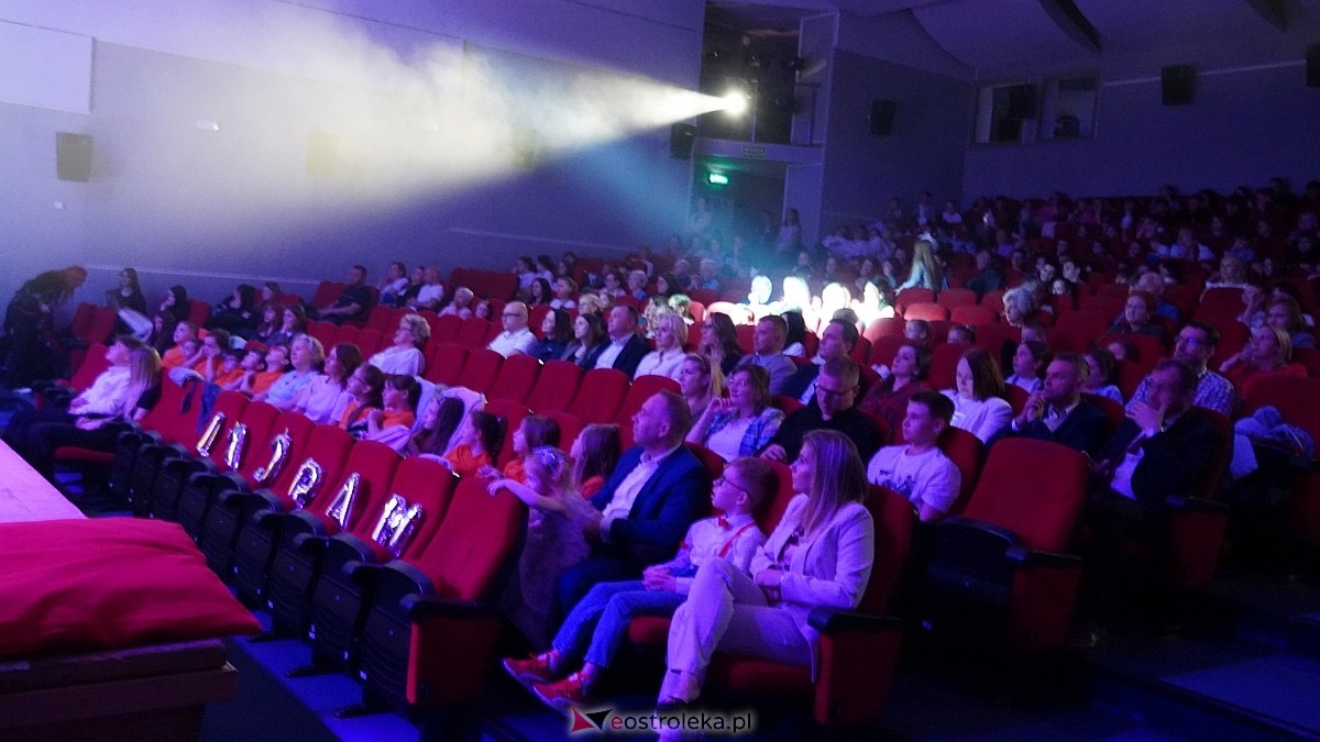 Koncert charytatywny dla Marcela - Antek Smykiewicz, Julia Kołodziejak, Amelia Modrzewska, Metro [23.04.2025] - zdjęcie #63 - eOstroleka.pl