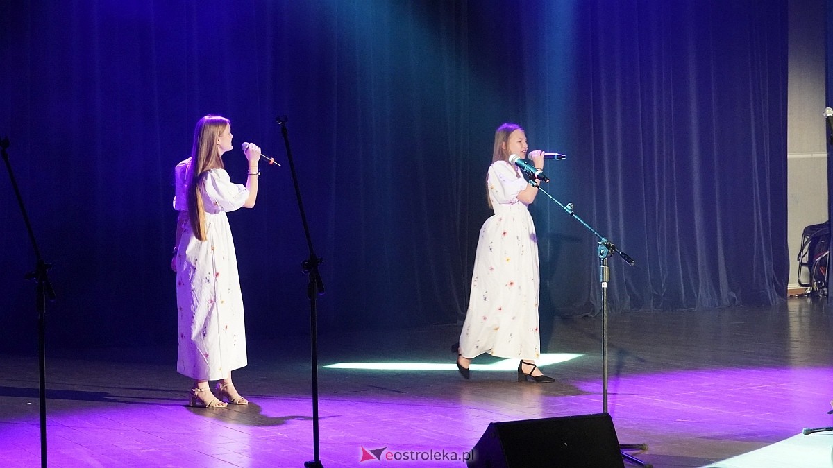 Koncert charytatywny dla Marcela - Antek Smykiewicz, Julia Kołodziejak, Amelia Modrzewska, Metro [23.04.2025] - zdjęcie #61 - eOstroleka.pl