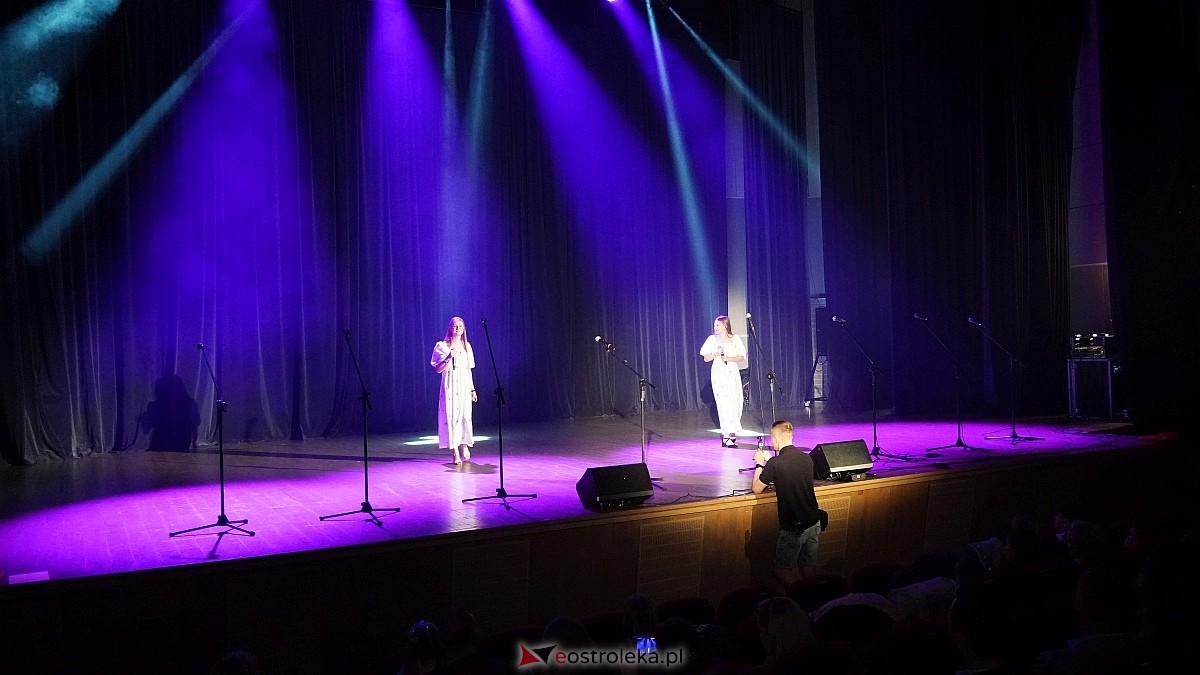 Koncert charytatywny dla Marcela - Antek Smykiewicz, Julia Kołodziejak, Amelia Modrzewska, Metro [23.04.2025] - zdjęcie #59 - eOstroleka.pl