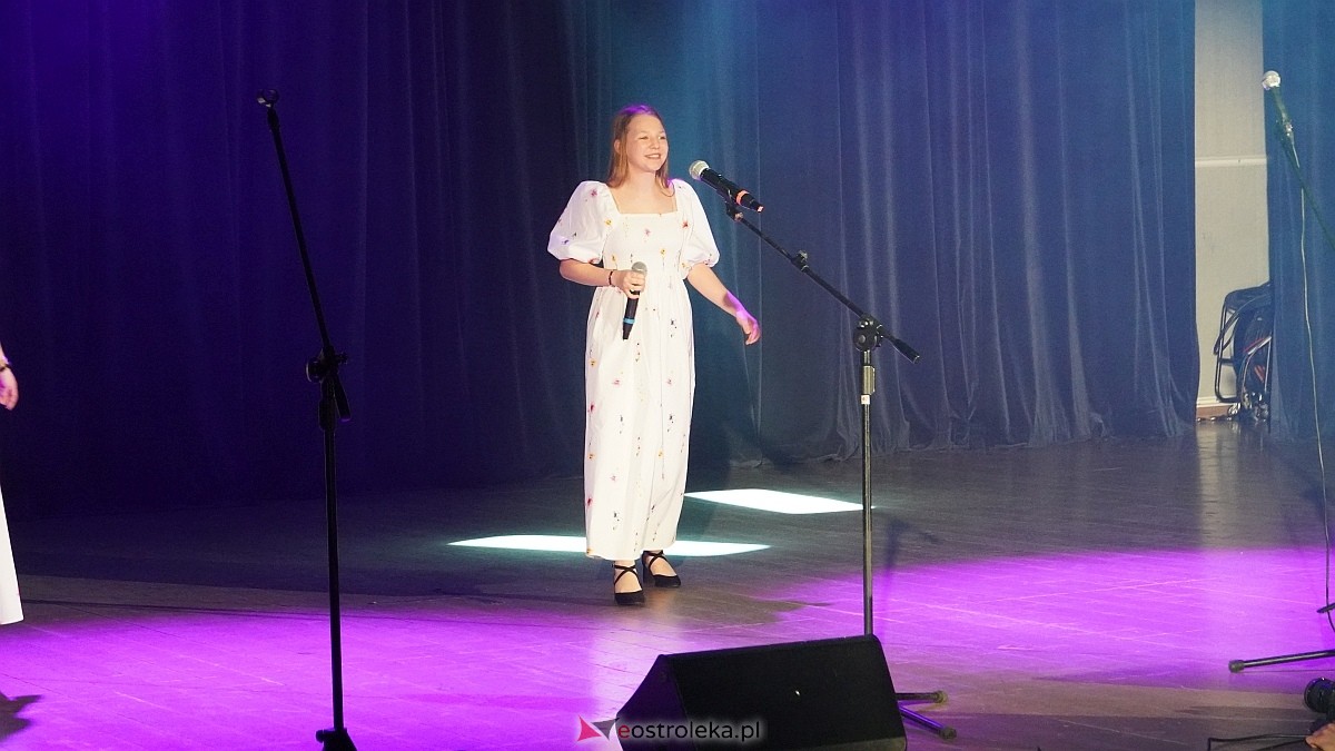 Koncert charytatywny dla Marcela - Antek Smykiewicz, Julia Kołodziejak, Amelia Modrzewska, Metro [23.04.2025] - zdjęcie #53 - eOstroleka.pl