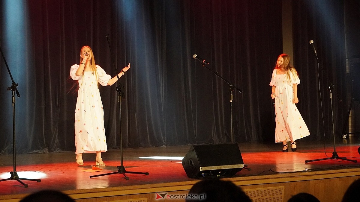 Koncert charytatywny dla Marcela - Antek Smykiewicz, Julia Kołodziejak, Amelia Modrzewska, Metro [23.04.2025] - zdjęcie #43 - eOstroleka.pl