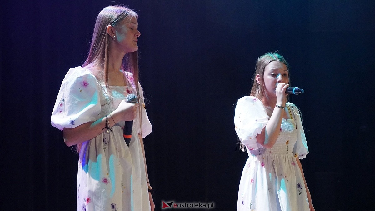 Koncert charytatywny dla Marcela - Antek Smykiewicz, Julia Kołodziejak, Amelia Modrzewska, Metro [23.04.2025] - zdjęcie #41 - eOstroleka.pl