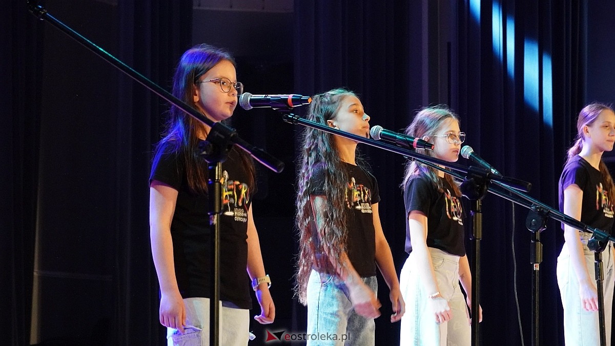 Koncert charytatywny dla Marcela - Antek Smykiewicz, Julia Kołodziejak, Amelia Modrzewska, Metro [23.04.2025] - zdjęcie #35 - eOstroleka.pl