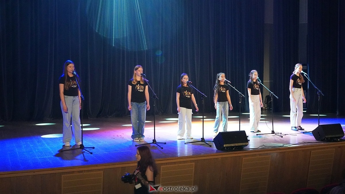 Koncert charytatywny dla Marcela - Antek Smykiewicz, Julia Kołodziejak, Amelia Modrzewska, Metro [23.04.2025] - zdjęcie #31 - eOstroleka.pl