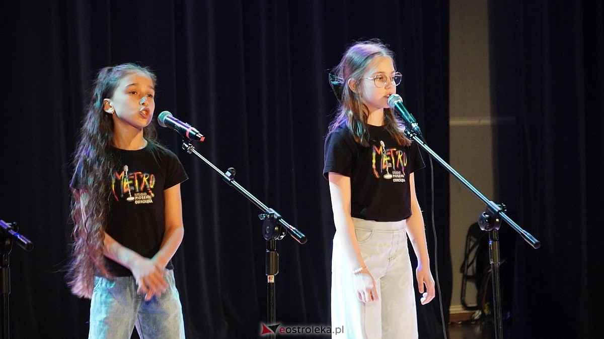 Koncert charytatywny dla Marcela - Antek Smykiewicz, Julia Kołodziejak, Amelia Modrzewska, Metro [23.04.2025] - zdjęcie #27 - eOstroleka.pl