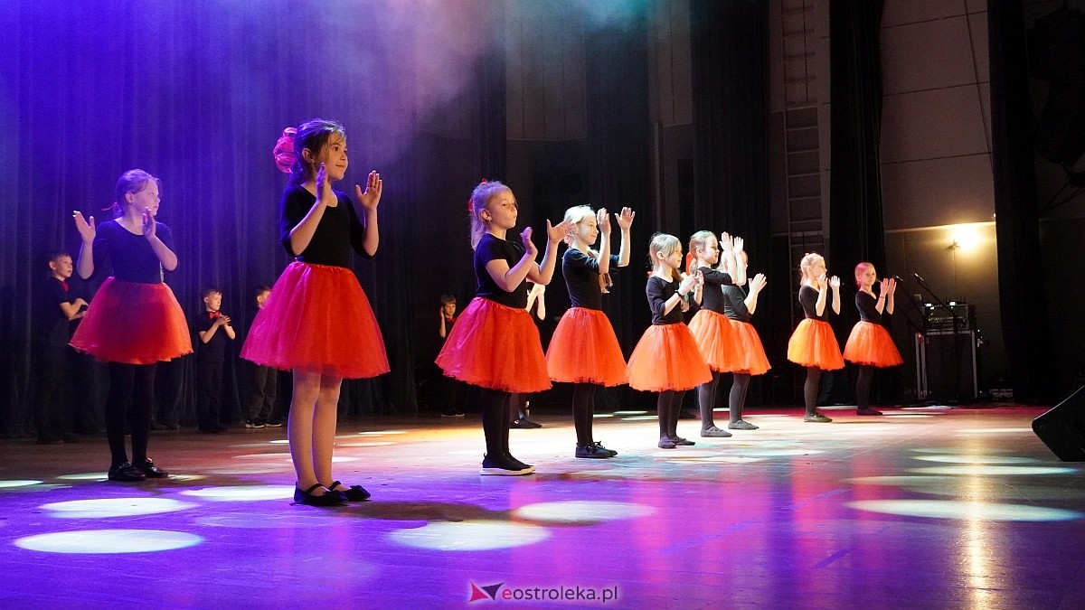 Koncert charytatywny dla Marcela - Antek Smykiewicz, Julia Kołodziejak, Amelia Modrzewska, Metro [23.04.2025] - zdjęcie #81 - eOstroleka.pl