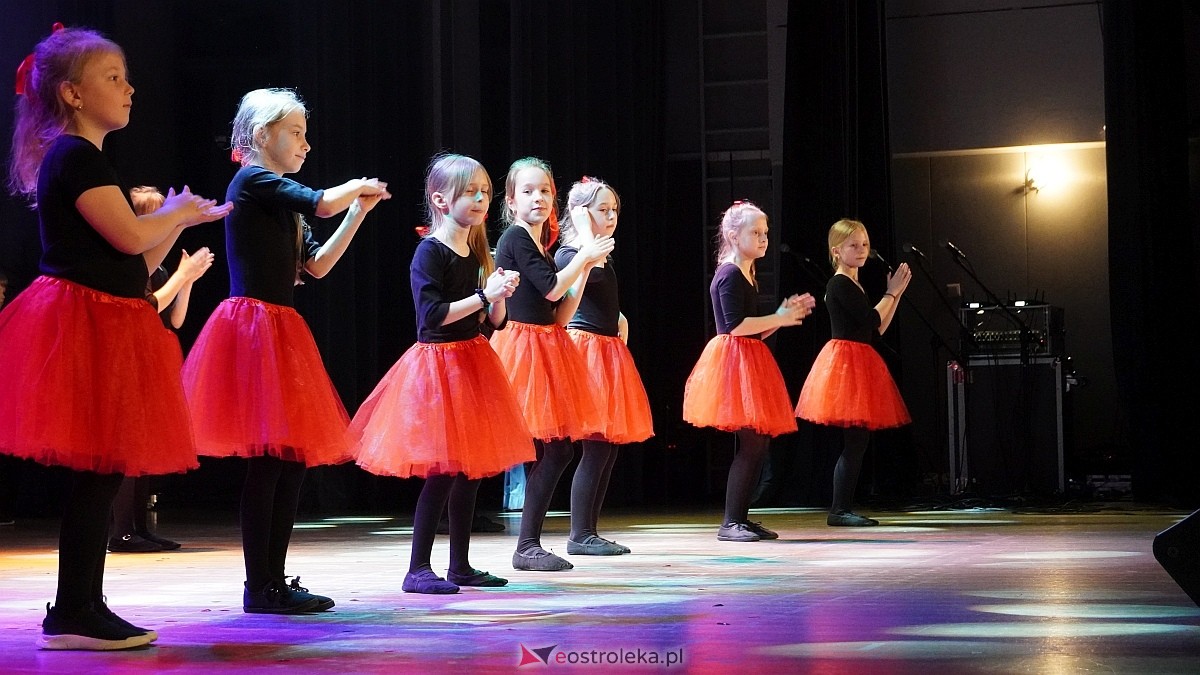 Koncert charytatywny dla Marcela - Antek Smykiewicz, Julia Kołodziejak, Amelia Modrzewska, Metro [23.04.2025] - zdjęcie #79 - eOstroleka.pl