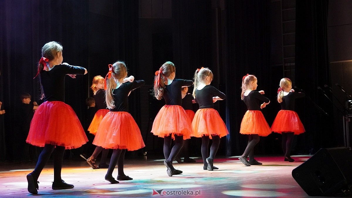 Koncert charytatywny dla Marcela - Antek Smykiewicz, Julia Kołodziejak, Amelia Modrzewska, Metro [23.04.2025] - zdjęcie #77 - eOstroleka.pl