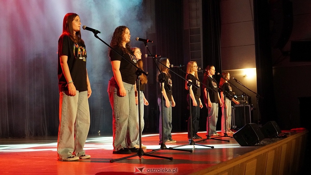 Koncert charytatywny dla Marcela - Antek Smykiewicz, Julia Kołodziejak, Amelia Modrzewska, Metro [23.04.2025] - zdjęcie #58 - eOstroleka.pl