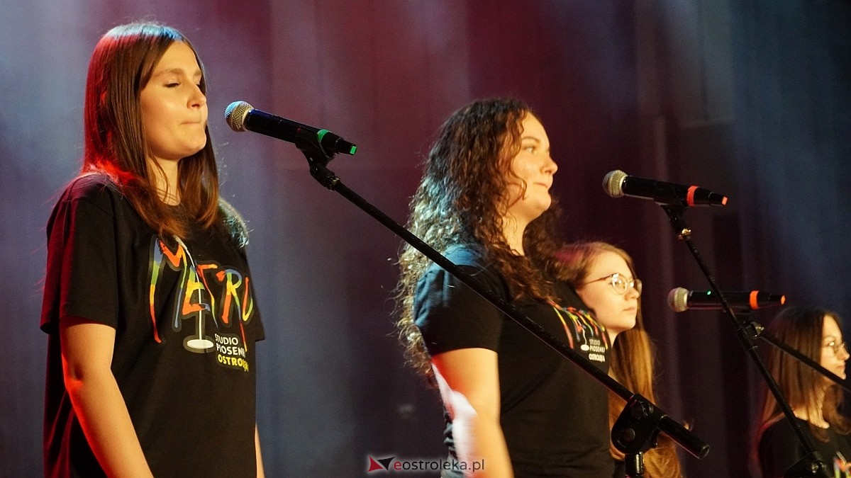 Koncert charytatywny dla Marcela - Antek Smykiewicz, Julia Kołodziejak, Amelia Modrzewska, Metro [23.04.2025] - zdjęcie #56 - eOstroleka.pl