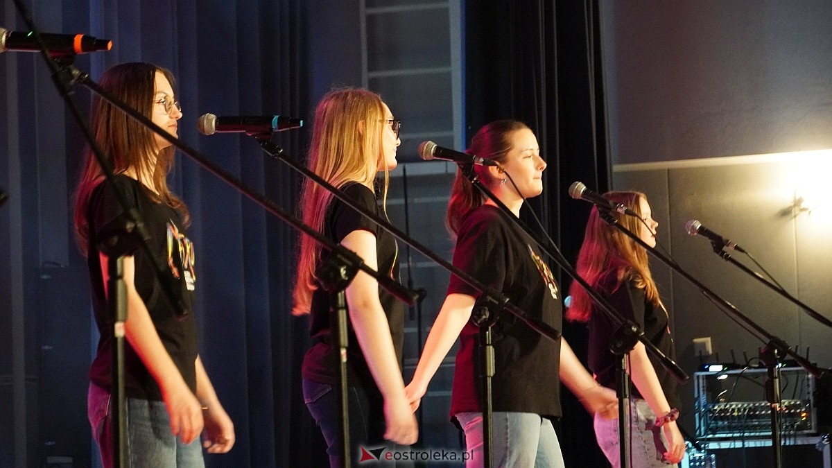 Koncert charytatywny dla Marcela - Antek Smykiewicz, Julia Kołodziejak, Amelia Modrzewska, Metro [23.04.2025] - zdjęcie #54 - eOstroleka.pl