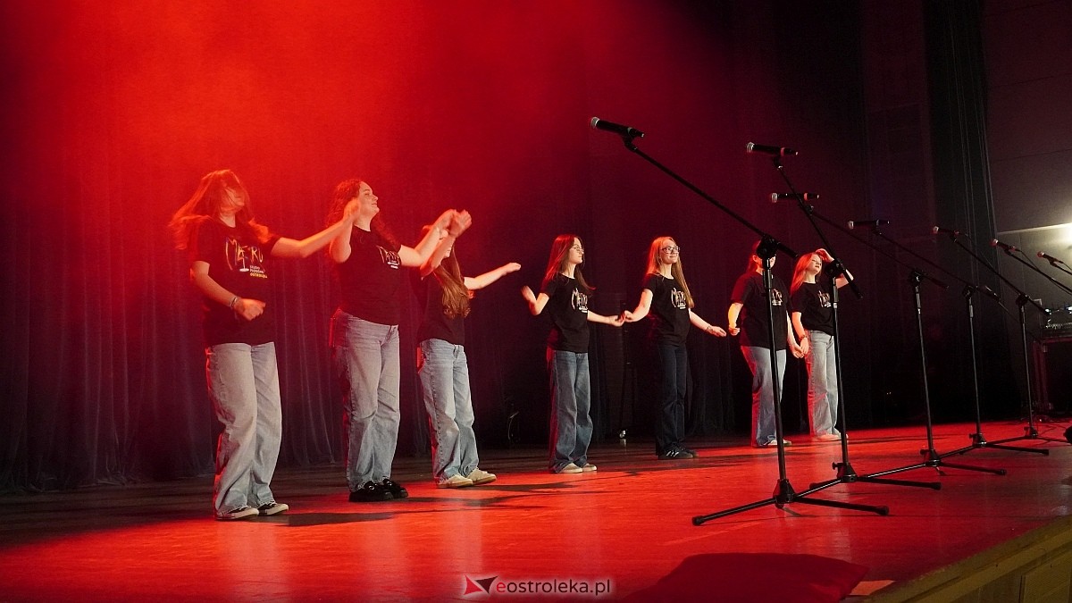 Koncert charytatywny dla Marcela - Antek Smykiewicz, Julia Kołodziejak, Amelia Modrzewska, Metro [23.04.2025] - zdjęcie #50 - eOstroleka.pl