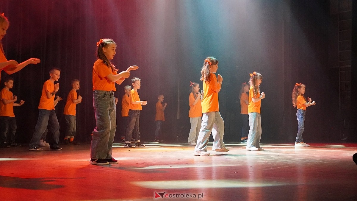 Koncert charytatywny dla Marcela - Antek Smykiewicz, Julia Kołodziejak, Amelia Modrzewska, Metro [23.04.2025] - zdjęcie #46 - eOstroleka.pl