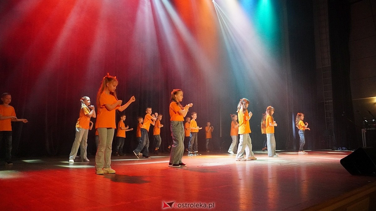 Koncert charytatywny dla Marcela - Antek Smykiewicz, Julia Kołodziejak, Amelia Modrzewska, Metro [23.04.2025] - zdjęcie #44 - eOstroleka.pl