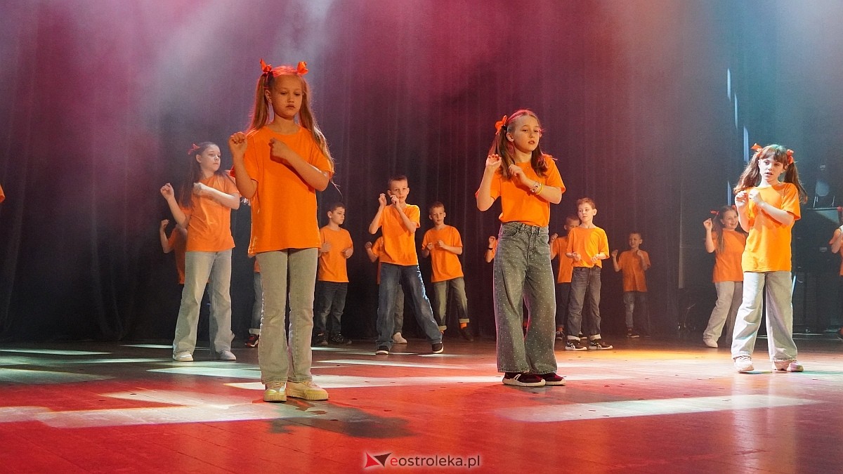 Koncert charytatywny dla Marcela - Antek Smykiewicz, Julia Kołodziejak, Amelia Modrzewska, Metro [23.04.2025] - zdjęcie #42 - eOstroleka.pl