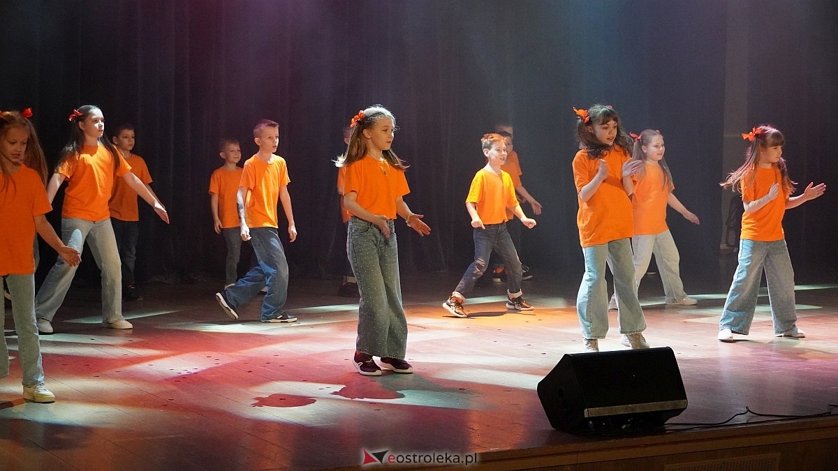 Koncert charytatywny dla Marcela - Antek Smykiewicz, Julia Kołodziejak, Amelia Modrzewska, Metro [23.04.2025] - zdjęcie #34 - eOstroleka.pl