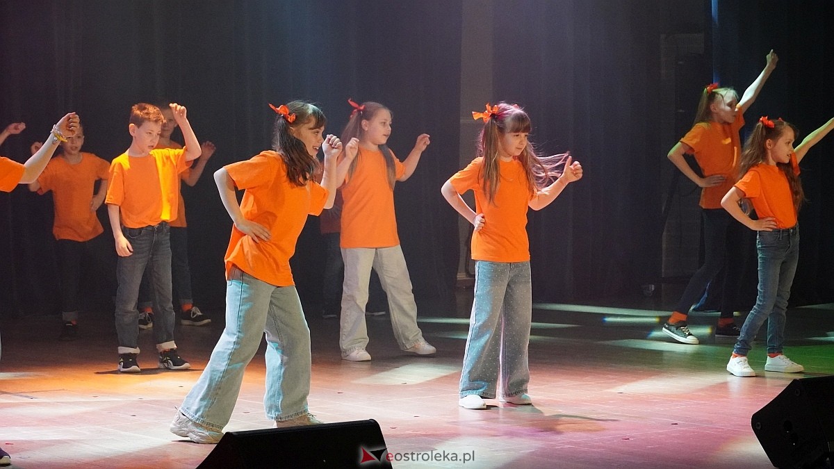 Koncert charytatywny dla Marcela - Antek Smykiewicz, Julia Kołodziejak, Amelia Modrzewska, Metro [23.04.2025] - zdjęcie #32 - eOstroleka.pl