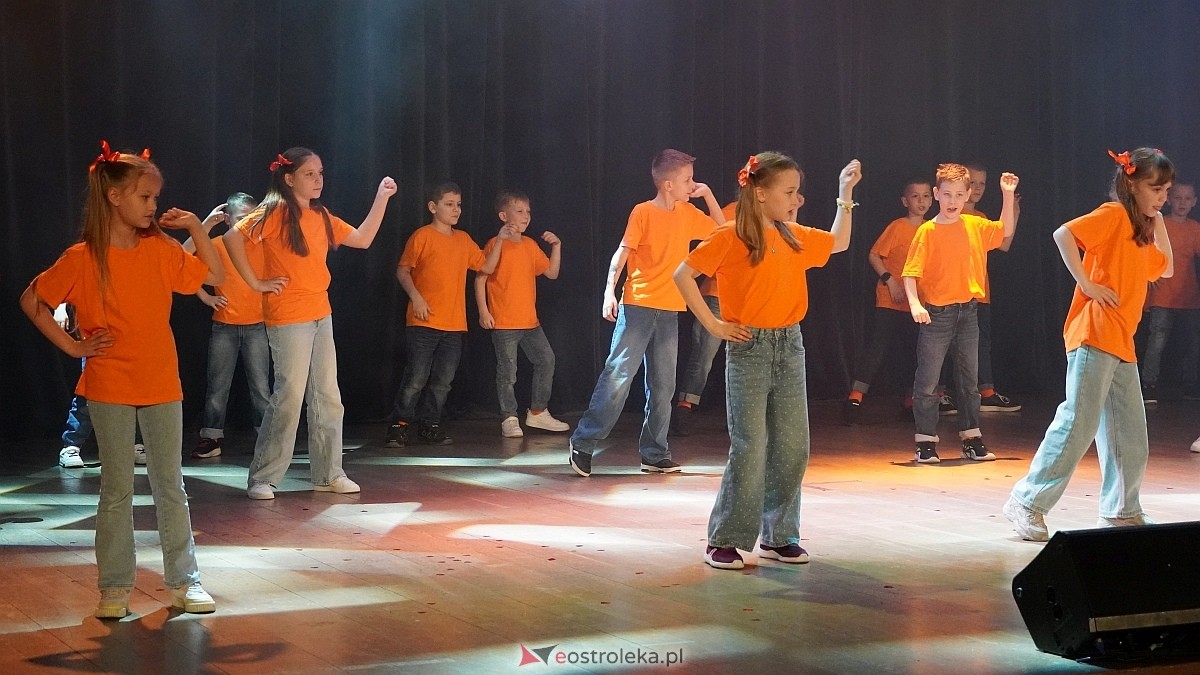 Koncert charytatywny dla Marcela - Antek Smykiewicz, Julia Kołodziejak, Amelia Modrzewska, Metro [23.04.2025] - zdjęcie #30 - eOstroleka.pl