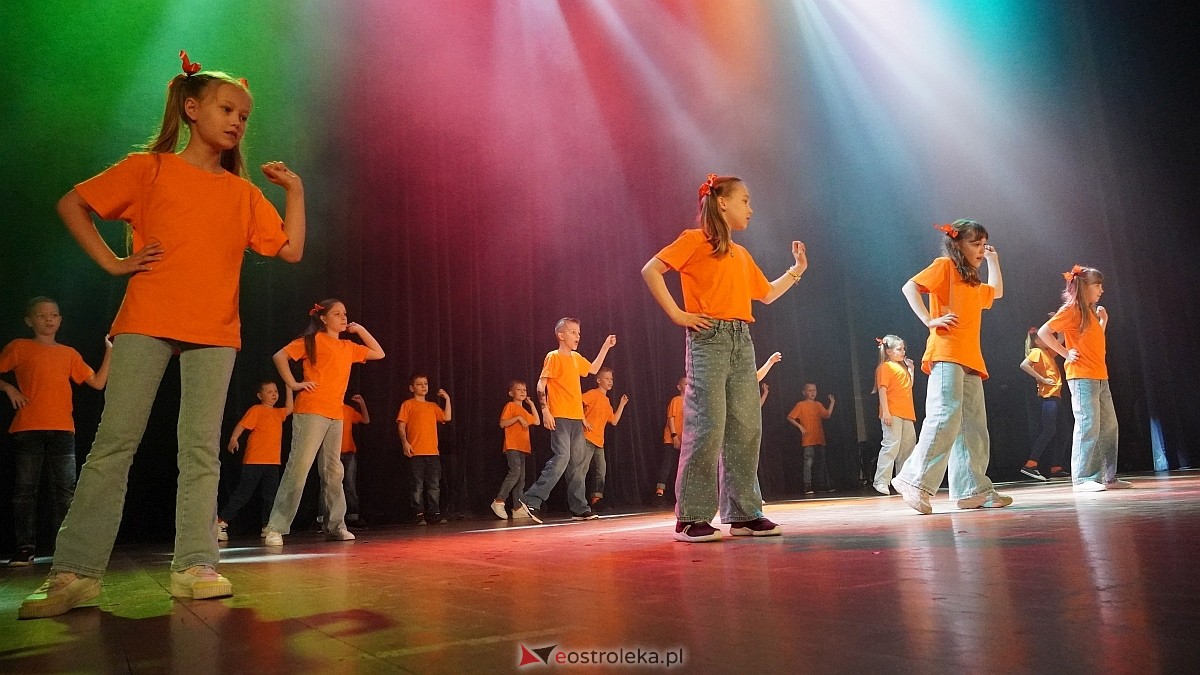 Koncert charytatywny dla Marcela - Antek Smykiewicz, Julia Kołodziejak, Amelia Modrzewska, Metro [23.04.2025] - zdjęcie #28 - eOstroleka.pl