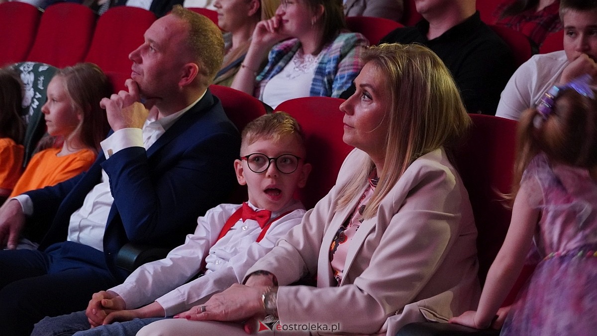 Koncert charytatywny dla Marcela - Antek Smykiewicz, Julia Kołodziejak, Amelia Modrzewska, Metro [23.04.2025] - zdjęcie #20 - eOstroleka.pl