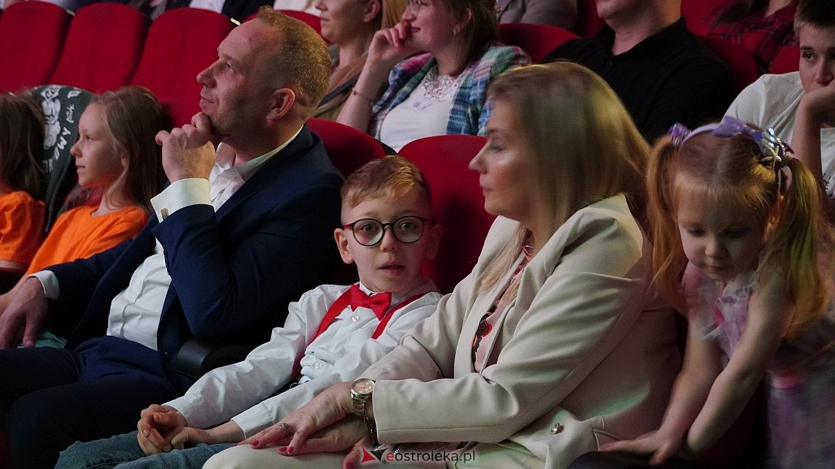 Koncert charytatywny dla Marcela - Antek Smykiewicz, Julia Kołodziejak, Amelia Modrzewska, Metro [23.04.2025] - zdjęcie #18 - eOstroleka.pl