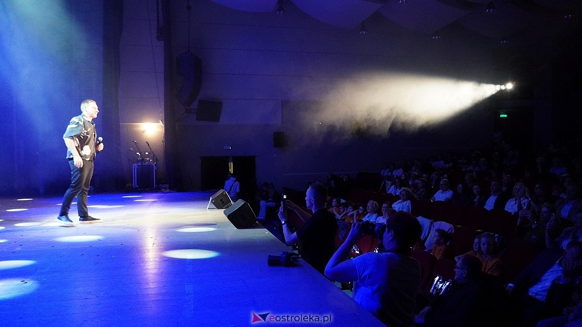 Koncert charytatywny dla Marcela - Antek Smykiewicz, Julia Kołodziejak, Amelia Modrzewska, Metro [23.04.2025] - zdjęcie #13 - eOstroleka.pl