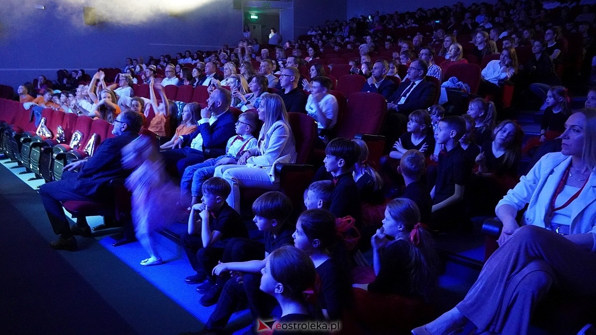 Koncert charytatywny dla Marcela - Antek Smykiewicz, Julia Kołodziejak, Amelia Modrzewska, Metro [23.04.2025] - zdjęcie #3 - eOstroleka.pl